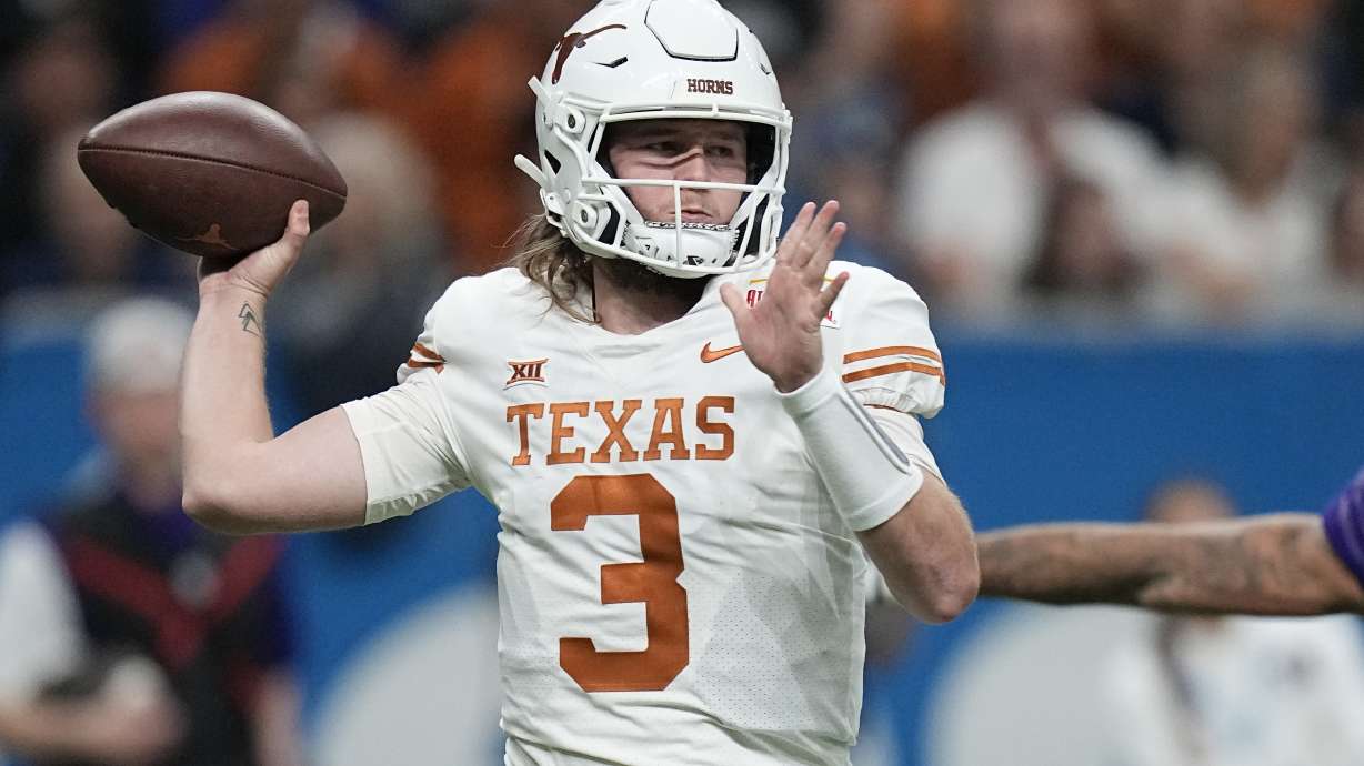 Texas quarterback Quinn Ewers (3) looks to pass against Washington during the second half of the Alamo Bowl NCAA college football game in San Antonio, Thursday, Dec. 29, 2022.