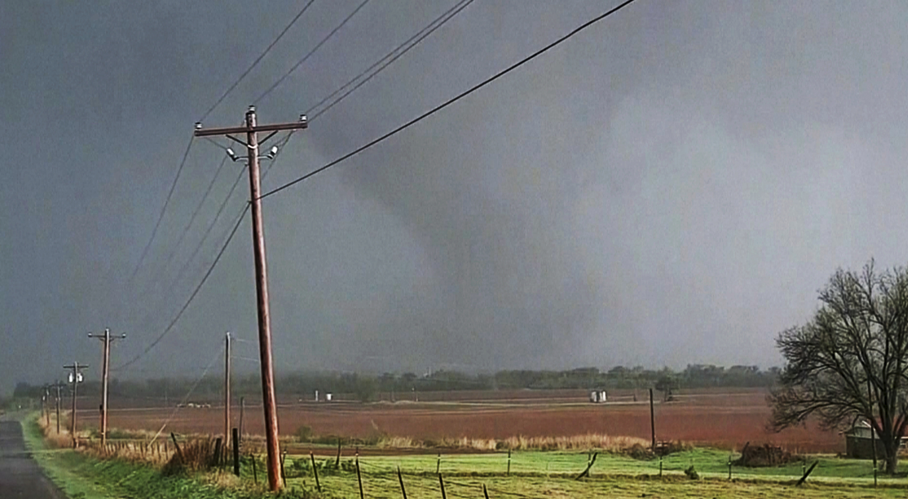 The National Weather Service says strong storms that have killed at least three people in the central United States are expected to resume Thursday night in the region.