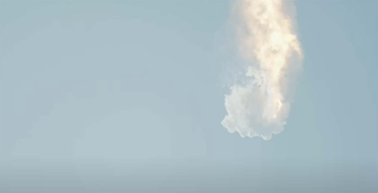 SpaceX's Starship fails minutes after launching from Starbase in Boca Chica, Texas, Thursday.