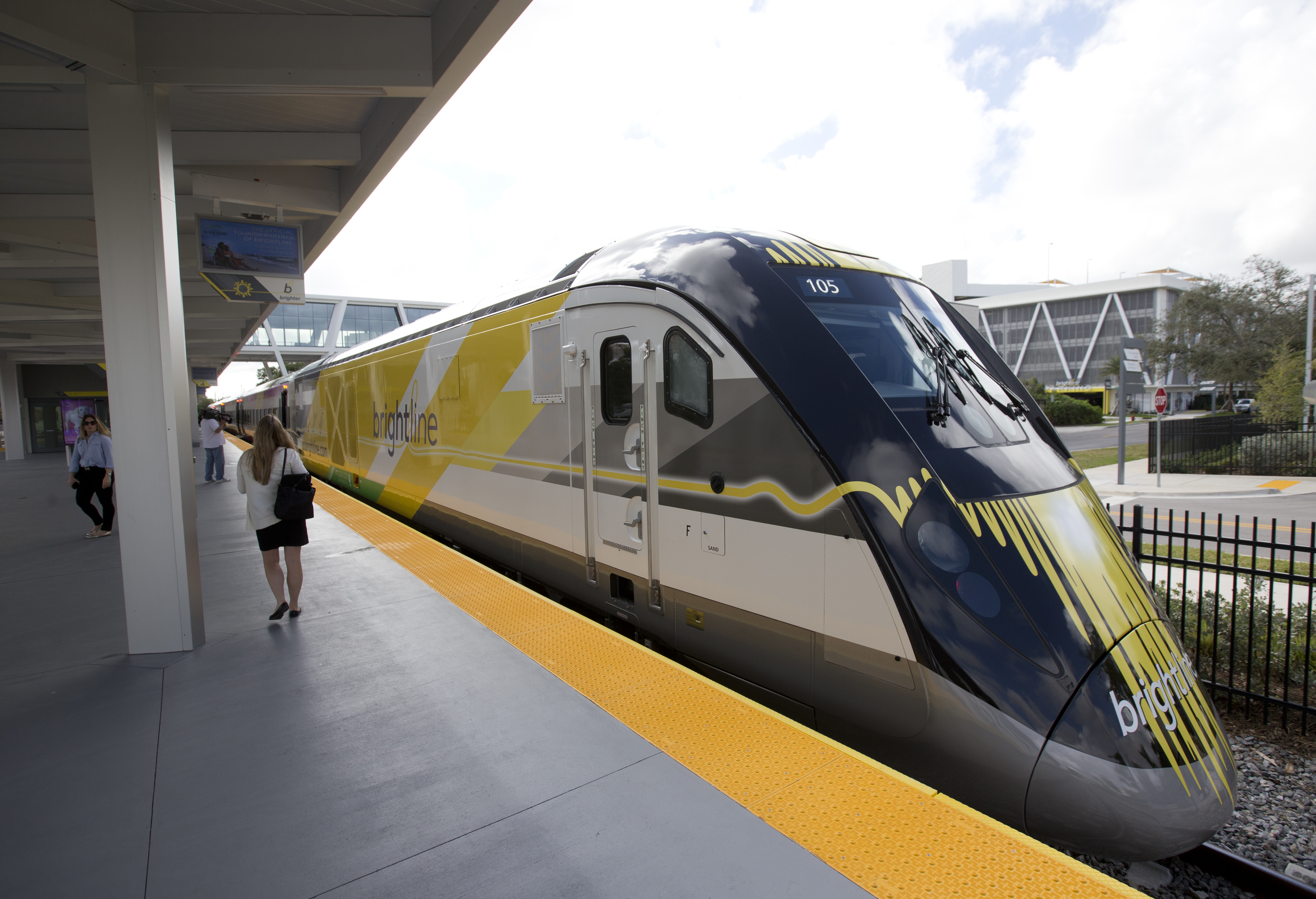 A bipartisan congressional group from Nevada and California asked the Biden administration on Monday to fast-track federal funds for Brightline, a private company, to build a high-speed rail line between Las Vegas and the Los Angeles area.