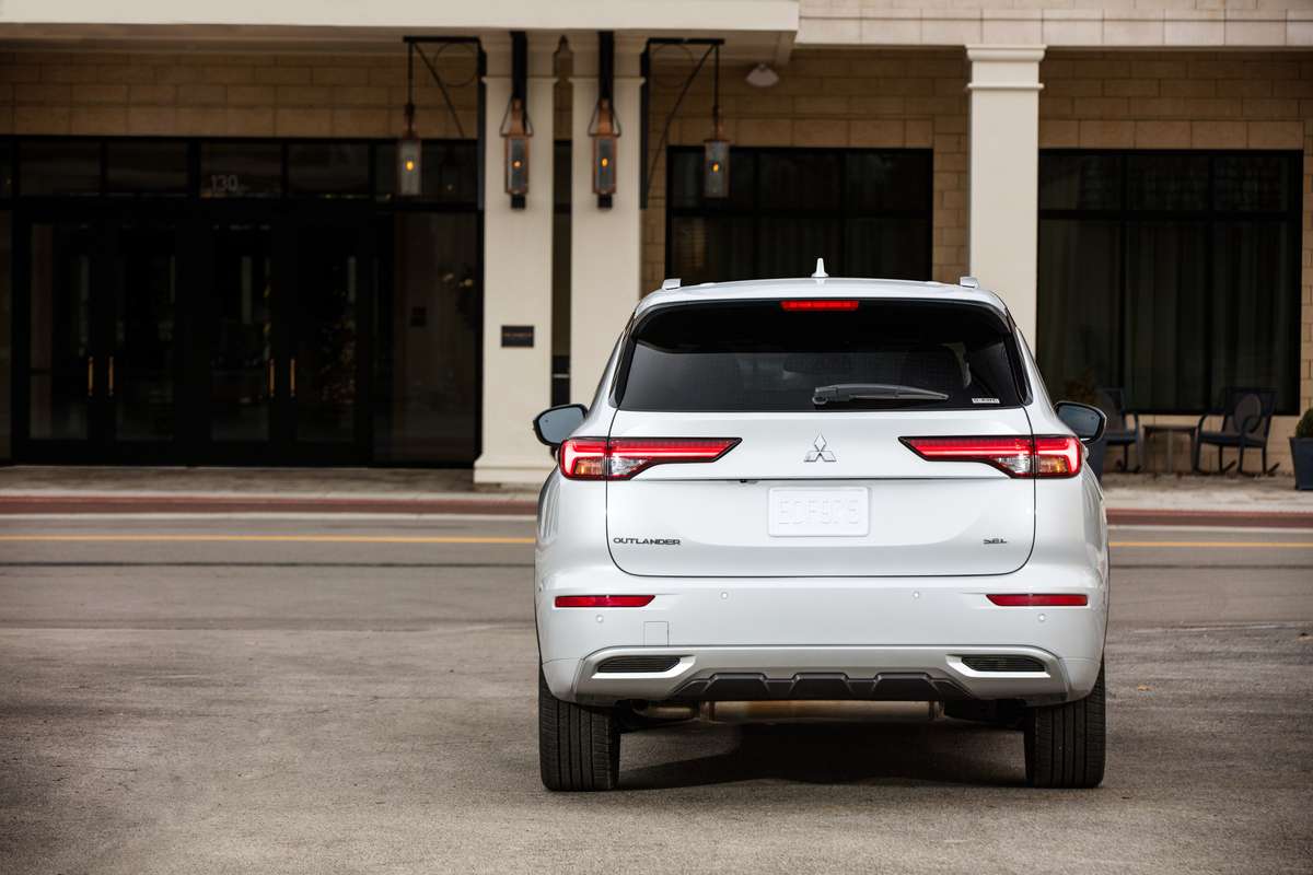 2023 Mitsubishi Outlander SEL S-AWC Premium test drive review