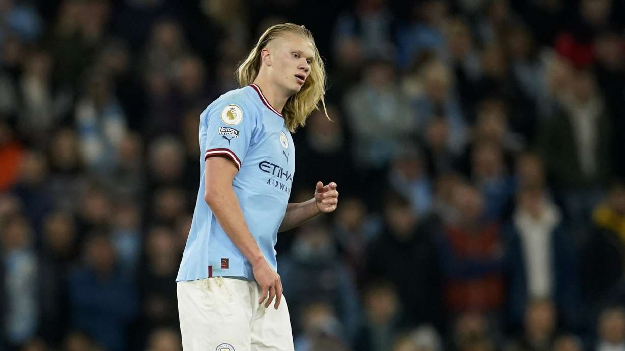 Manchester City's Erling Haaland lets his hair loose during the English Premier League soccer match between Manchester City and Arsenal at Etihad stadium in Manchester, England, Wednesday, April 26, 2023.