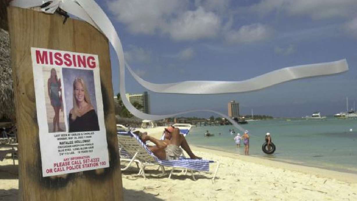 Peru on Wednesday issued an executive order allowing the temporary extradition to the United States of Joran van der Sloot, the prime suspect in the unsolved 2005 disappearance of Natalee Holloway.