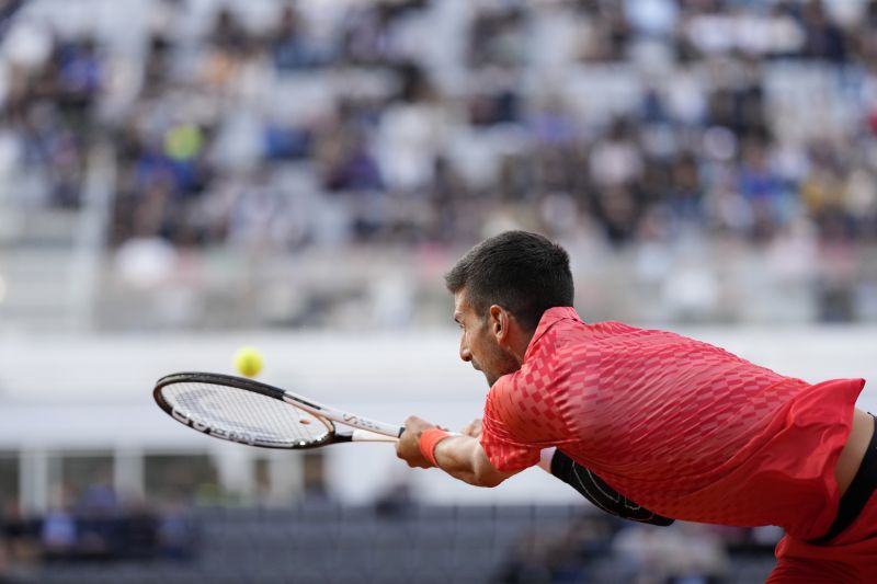 Djokovic tested by Etcheverry in Italian Open win; Swiatek cruises