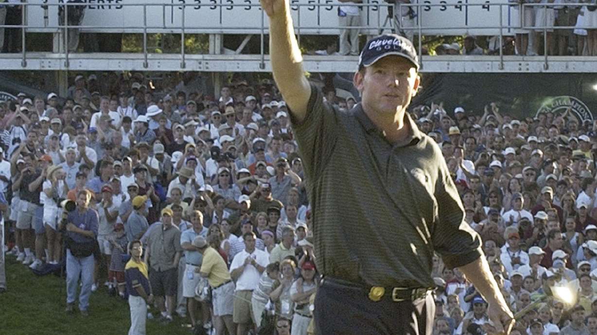 FILE - Shaun Micheel holds up a number one finger on the 18th green after winning the 85th PGA Championship golf tournament at Oak Hill Country Club in Rochester, N.Y. Sunday, Aug. 17, 2003. The PGA Championship returns to Oak Hill on May 18-21, 2023 in cooler temperatures of May.