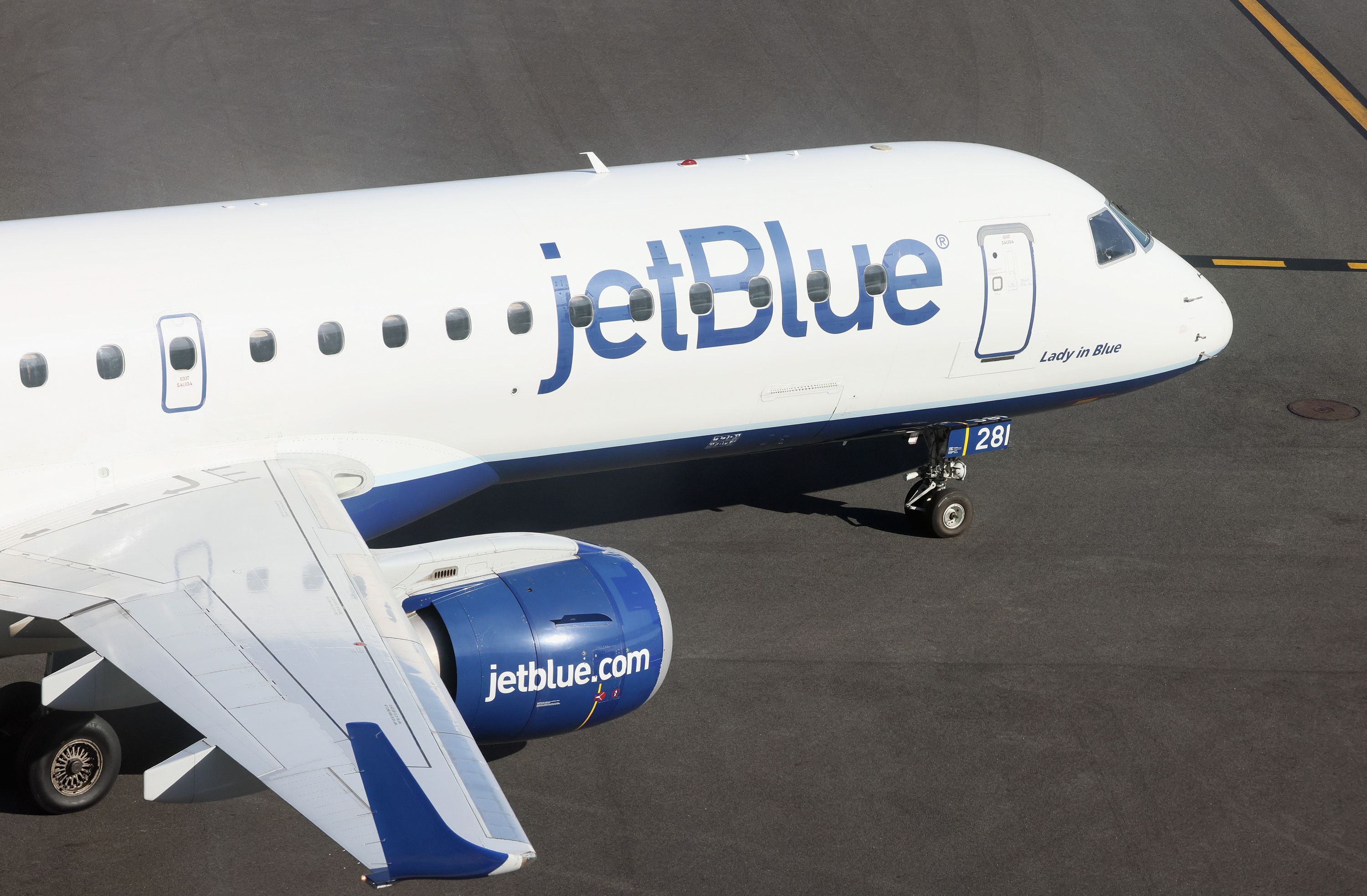 A JetBlue jet moves at Laguardia Airport in November 2022. American Airlines and JetBlue Airways have to break up their alliance on Northeast U.S. flight routes, a U.S. District Court judge ordered on May 19.