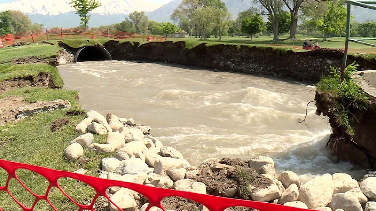 Crews monitor large sinkhole at American Fork golf course