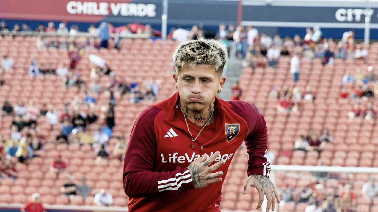 Diego Luna warms up before the game against New York City FC at America First Field.