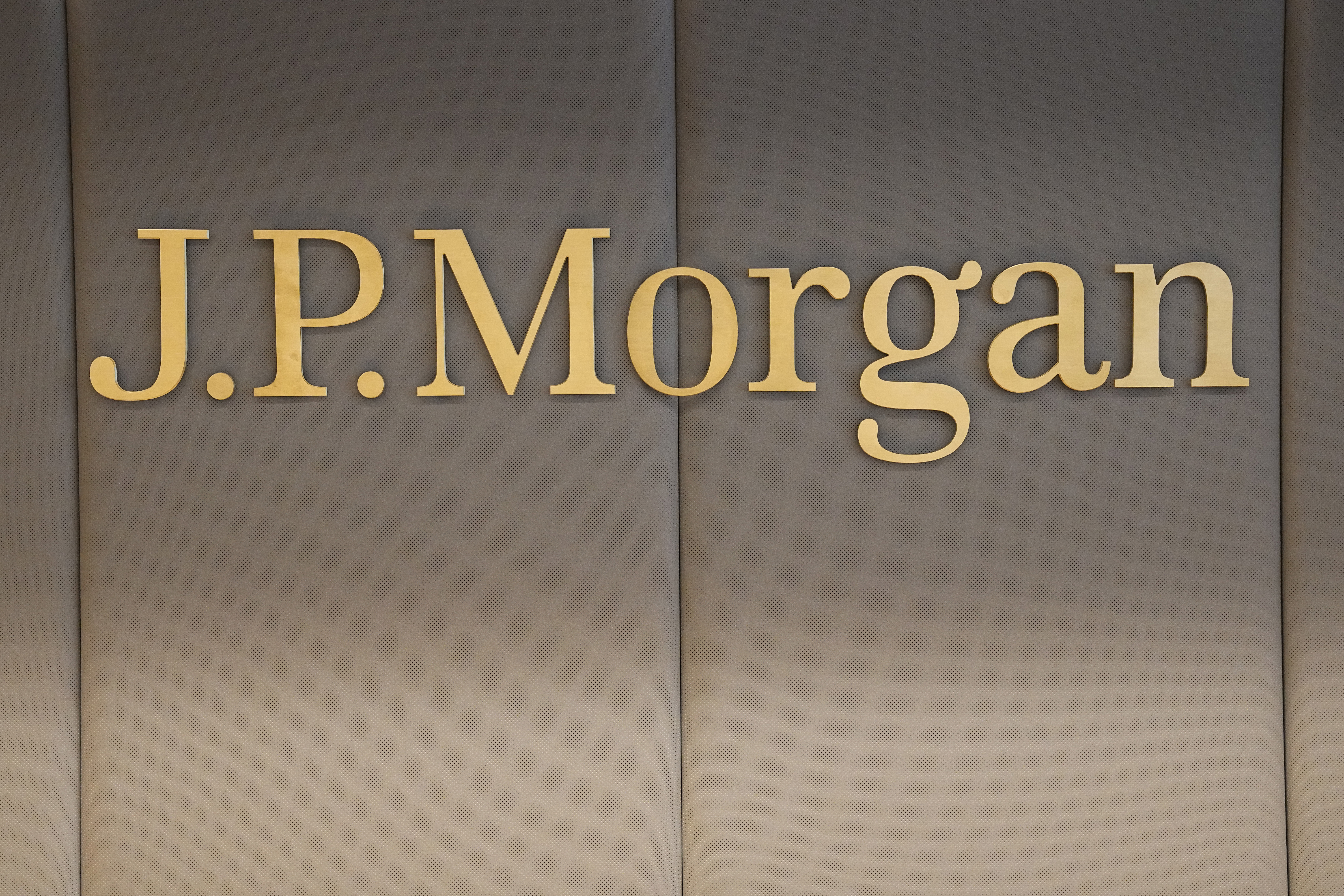 JPMorgan Chase announced a settlement with the sex victims of financier Jeffrey Epstein, the bank said Monday. 