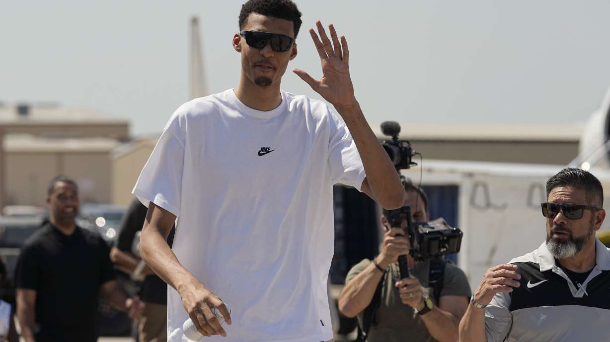San Antonio Spurs NBA basketball first-round draft pick Victor Wembanyama waves as he arrives in San Antonio, Friday, June 23, 2023.