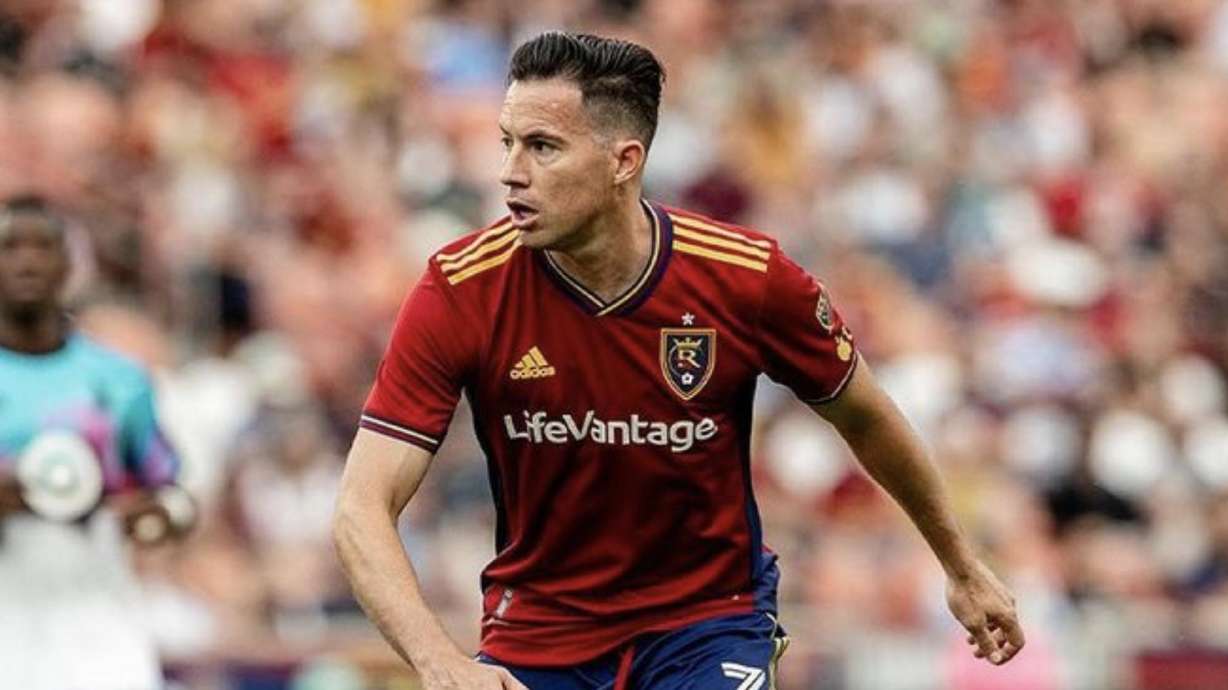Bryan Oviedo looks on against Minnesota United FC at America First Field.