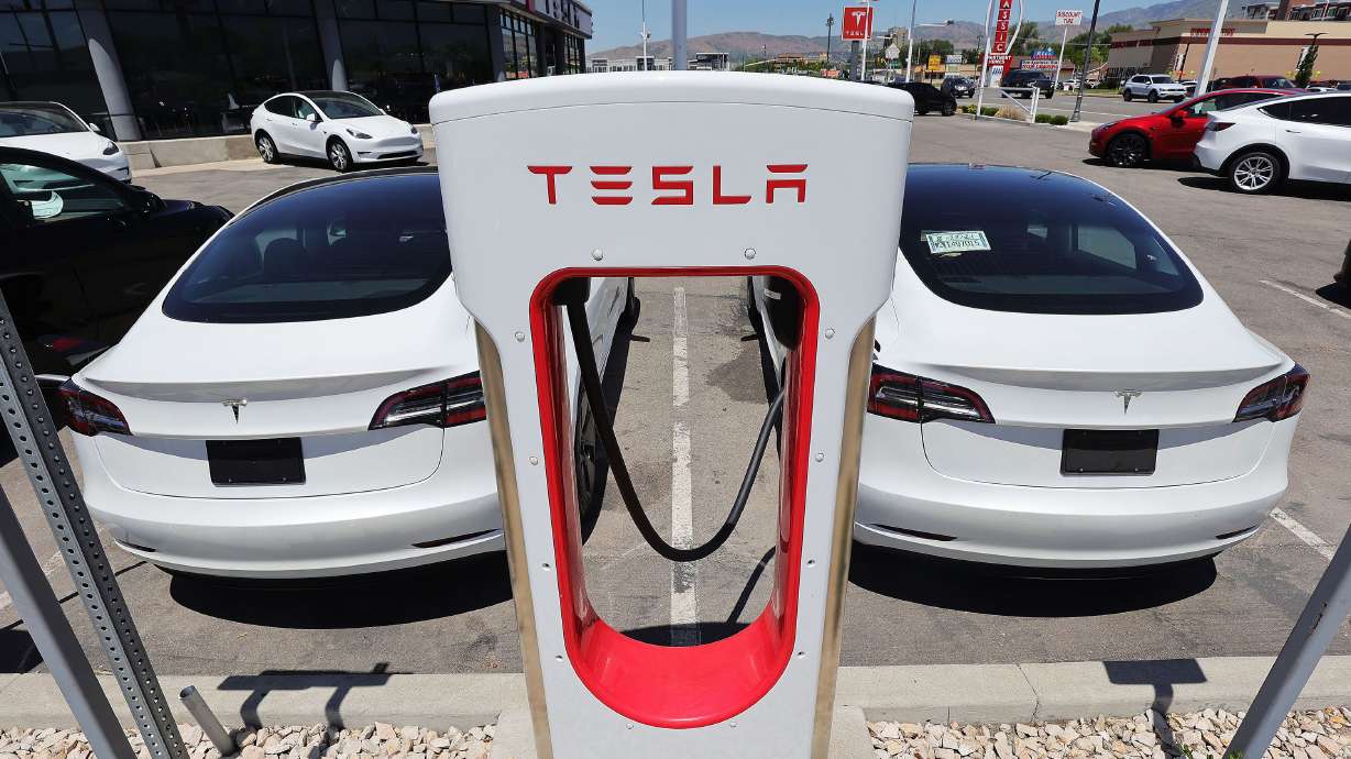 Driving an electric car is easy, writes Lee Benson, but charging one can be more difficult.