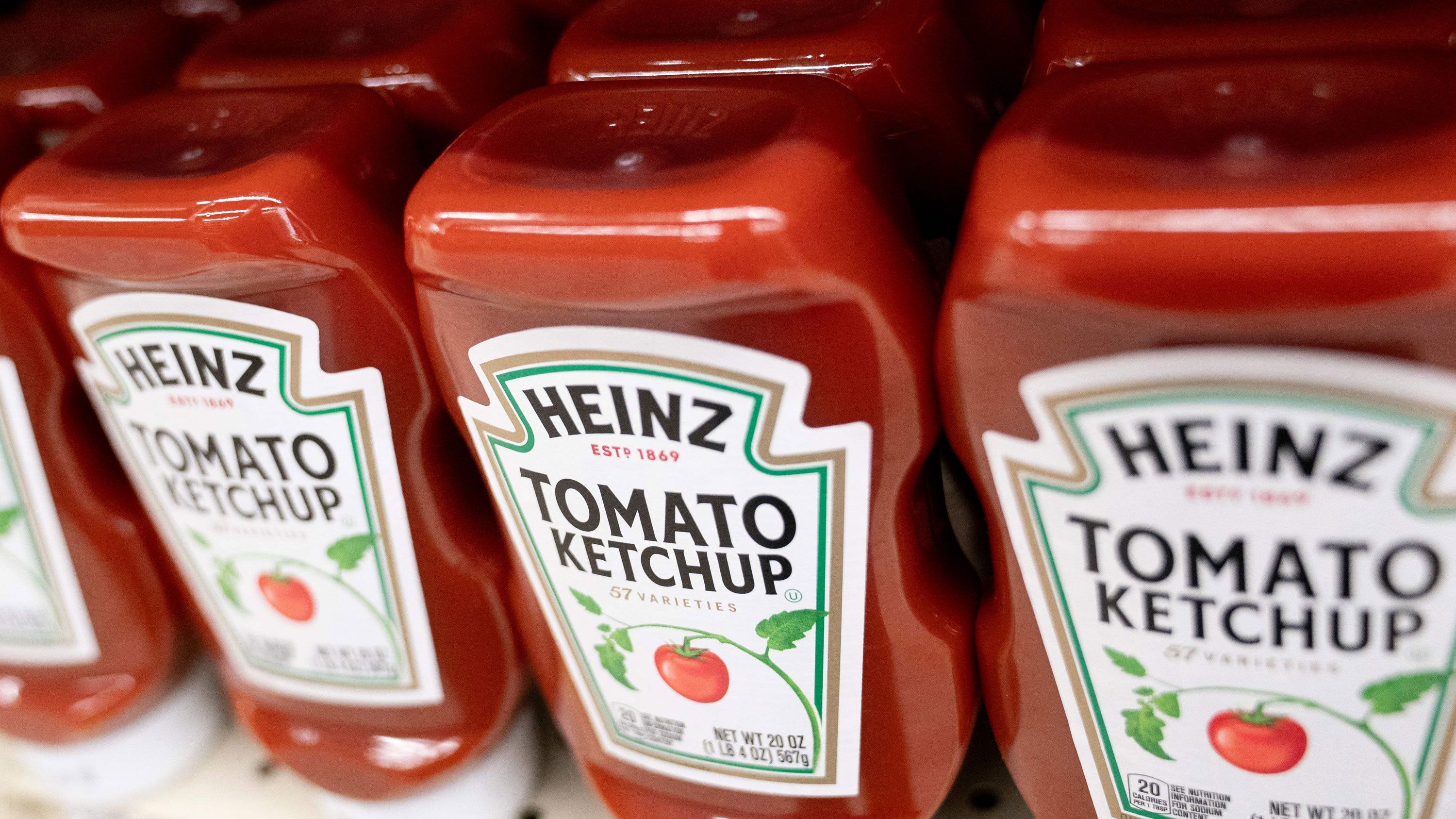 With just five words, a recent tweet from Kraft Heinz sparked a bit of a debate about how you should store your ketchup. 