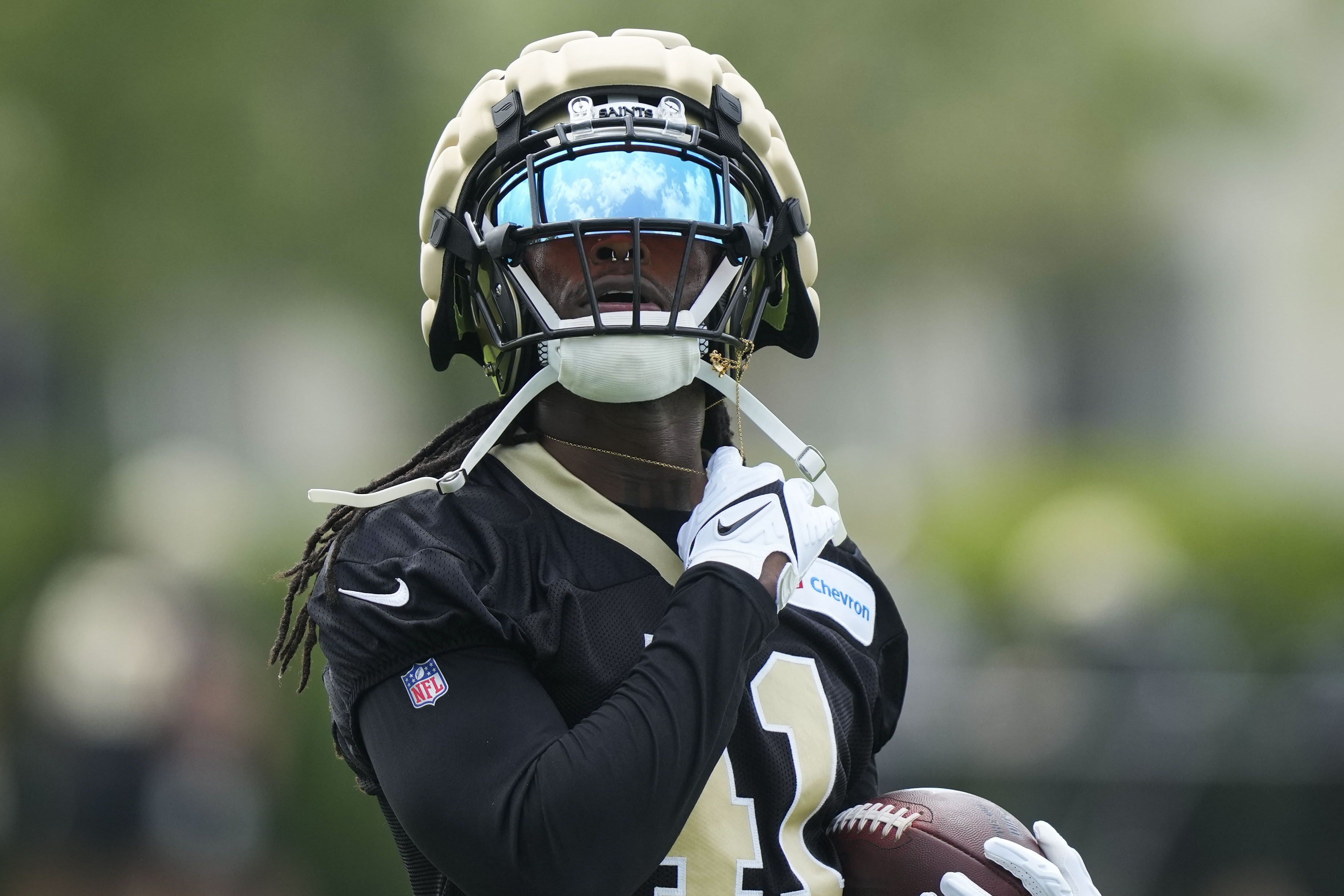 New Orleans Saints running back Alvin Kamara (41) runs through drills at the team's NFL football minicamp in Metairie, La., Thursday, June 15, 2023. 