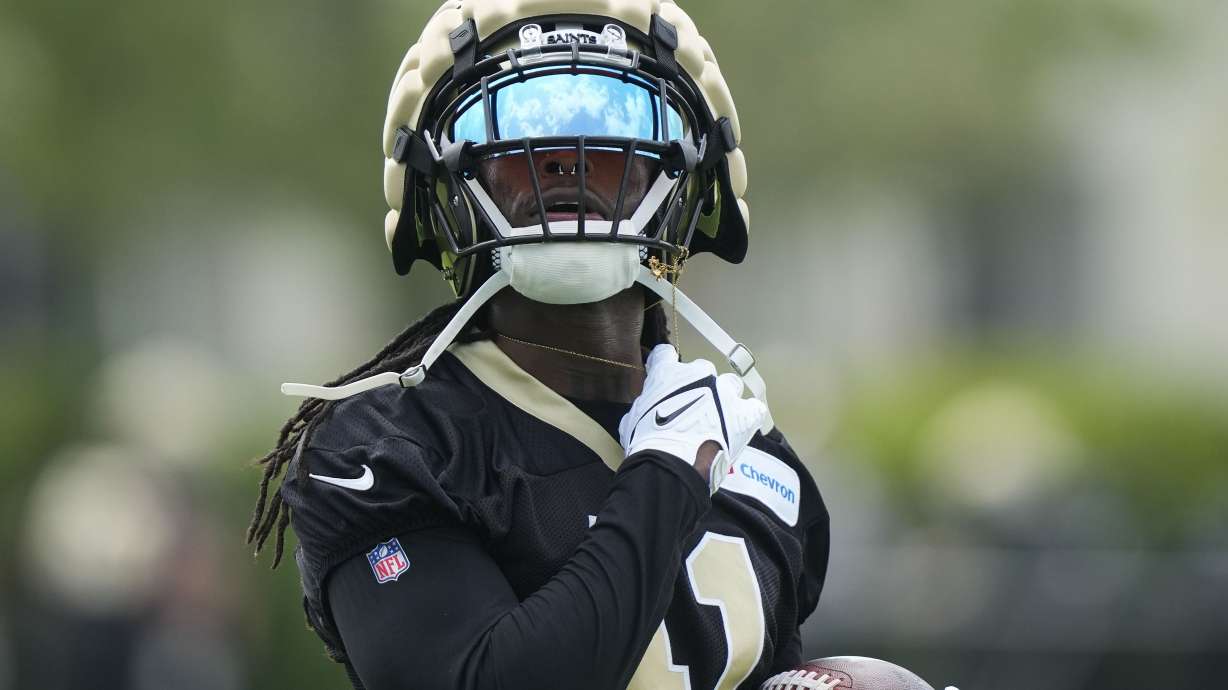 New Orleans Saints running back Alvin Kamara (41) runs through drills at the team's NFL football minicamp in Metairie, La., Thursday, June 15, 2023.