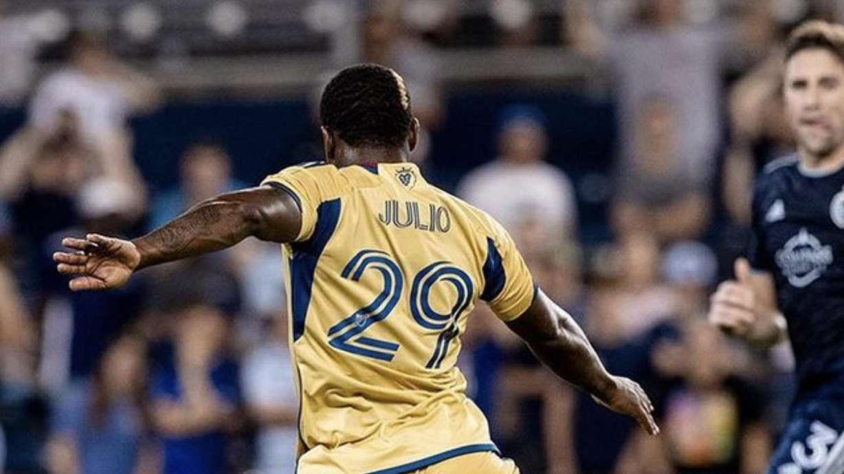 Anderson Julio takes a shot against Sporting Kansas City.