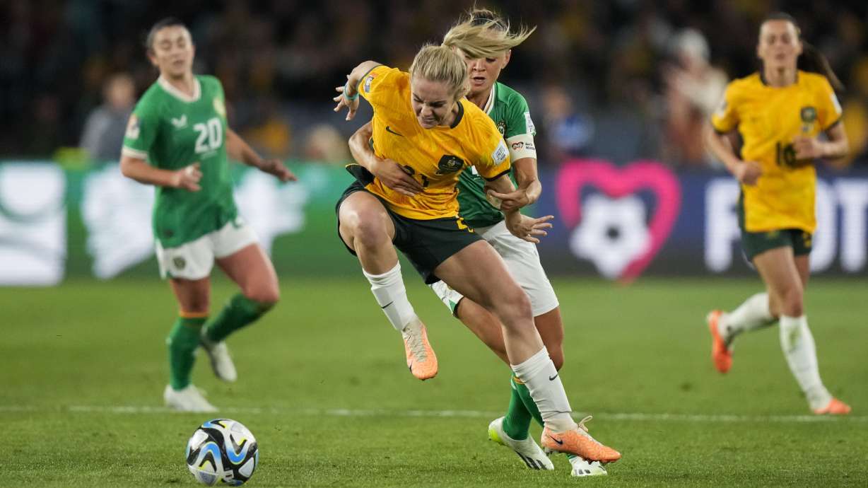 Australia's Ellie Carpenter, left, battles for the ball with Ireland's Katie McCabe during the Women's World Cup soccer game between Australia and Ireland at Stadium Australia in Sydney, Australia, Thursday, July 20, 2023.