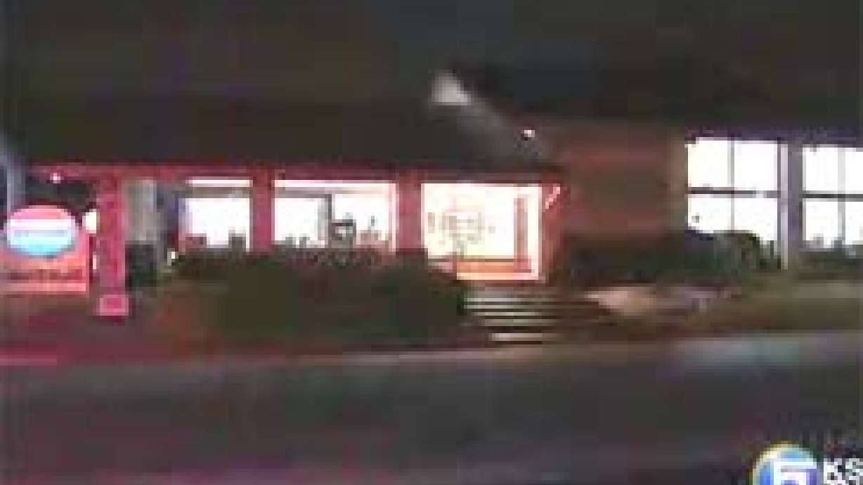 Man Robs Auto Loan Business