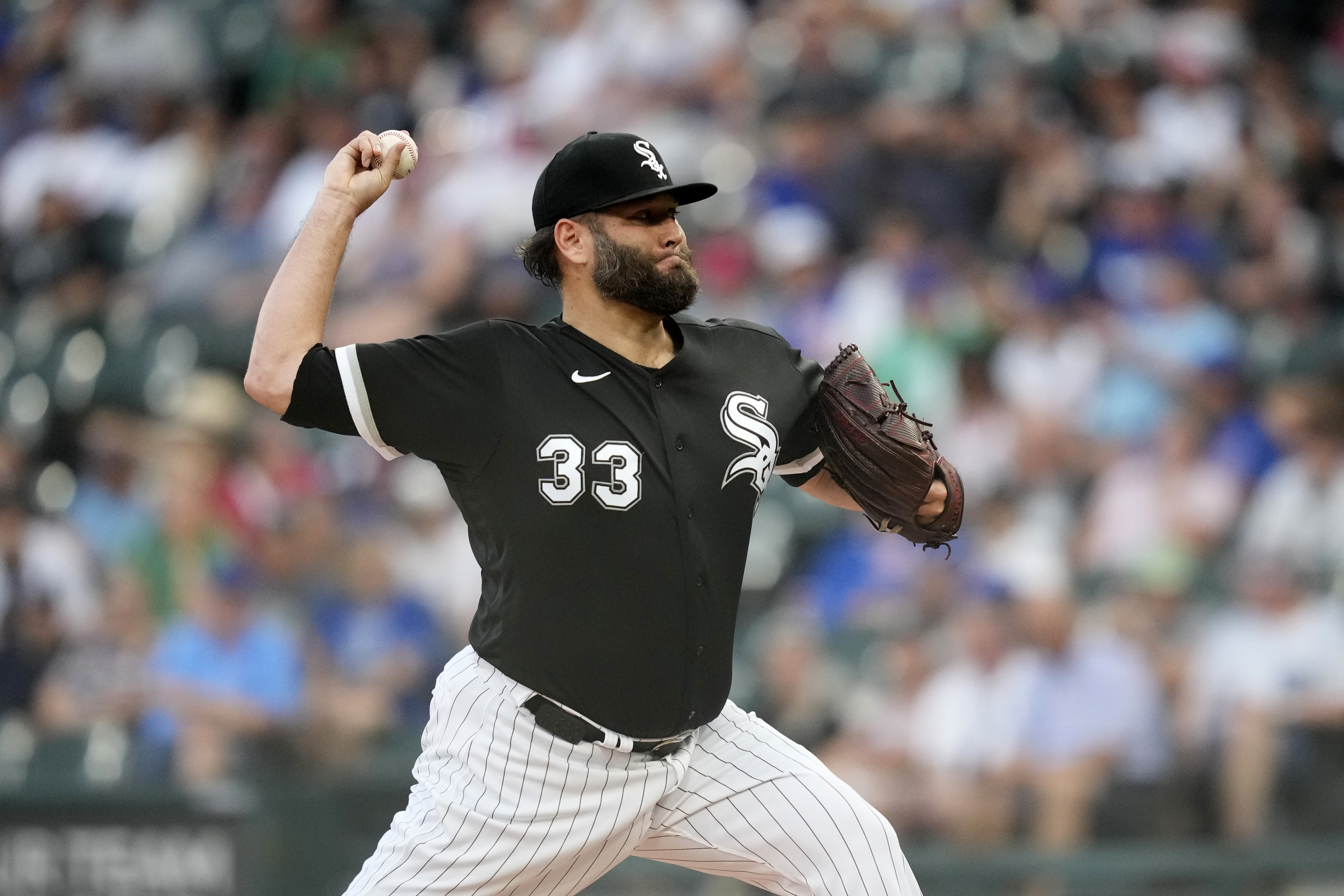 Lance Lynn and Joe Kelly are heading to the NL West-leading Dodgers in a  trade with the White Sox - ABC News