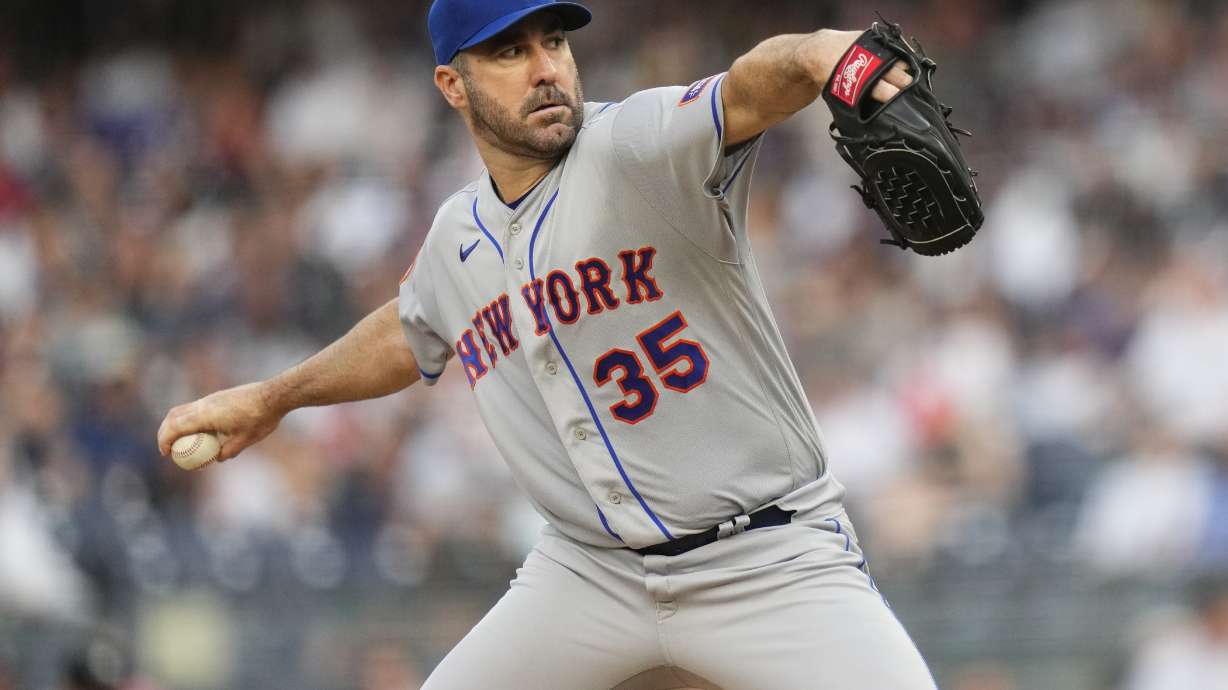 New York Mets' Justin Verlander pitches during the first inning of a baseball game against the New York Yankees, Tuesday, July 25, 2023, in New York.