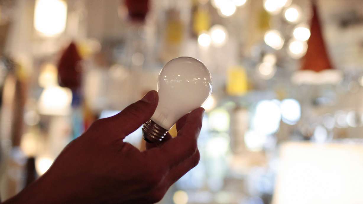 New federal rules governing the energy efficiency of lighting systems went into full effect Tuesday, effectively ending the sale and manufacture of bulbs that trace their origin to an 1880 Thomas Edison patent.