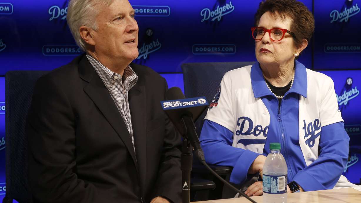 FILE - Los Angeles Dodgers owner & chairman Mark Walter, left, introduces tennis champion Billie Jean King at a news conference in Los Angeles, Sept. 21, 2018. The Billie Jean King Cup has a new part-owner: Billie Jean King herself. The International Tennis Federation and TWG Global, a holding company led by Los Angeles Dodgers principal owner Mark Walter, signed a partnership agreement Thursday, Aug. 3, 2023 for a joint venture to market and promote the women’s tennis competition that used to be called the Fed Cup and was re-named to honor King in 2020.