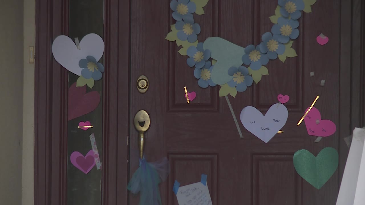 Messages and notes are on the Romneys' front door. The community mourns Melinda’s life and waits to see if her husband Jeff can recover.