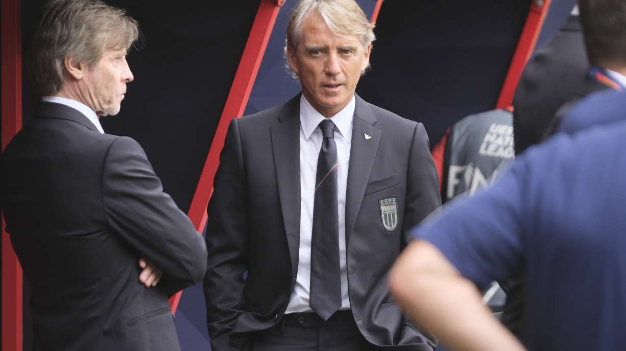 FILE - Italy coach Roberto Mancini waits for the start of the Nations League third place soccer match between the Netherlands and Italy at De Grolsch Veste stadium in Enschede, Netherlands, Sunday, June 18, 2023. Italy coach Roberto Mancini resigned surprisingly on Sunday, Aug. 13, 2023, ending an an up-and-down tenure with the national team that included a European Championship title in 2021 but also a failed qualification for last year’s World Cup.
