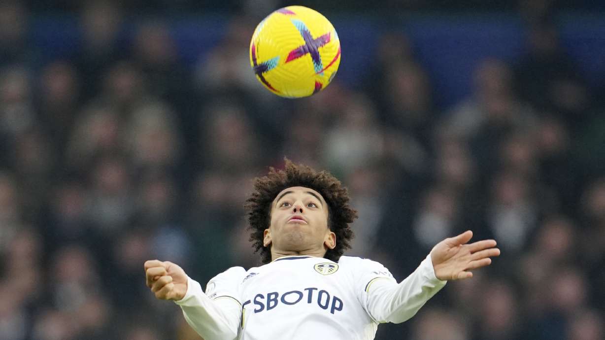 FILE - Leeds United's Tyler Adams controls the ball during the English Premier League soccer match between Leeds United and Brentford at Elland Road, Leeds, England, Sunday, Jan. 22, 2023. Bournemouth manager Andoni Iraola says the team will be getting a “really good player” in United States captain Tyler Adams if the midfielder completes his move to the Premier League club.