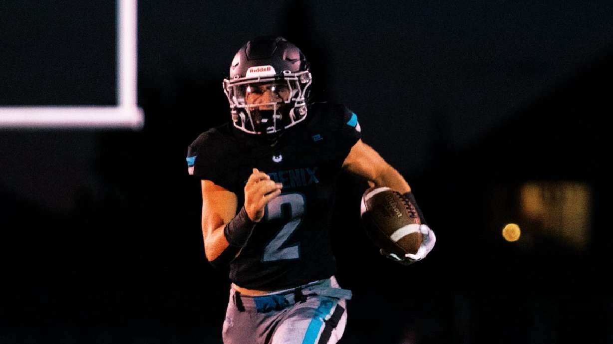 Farmington senior Jake Metcalfe runs with the ball during the 2023 season.