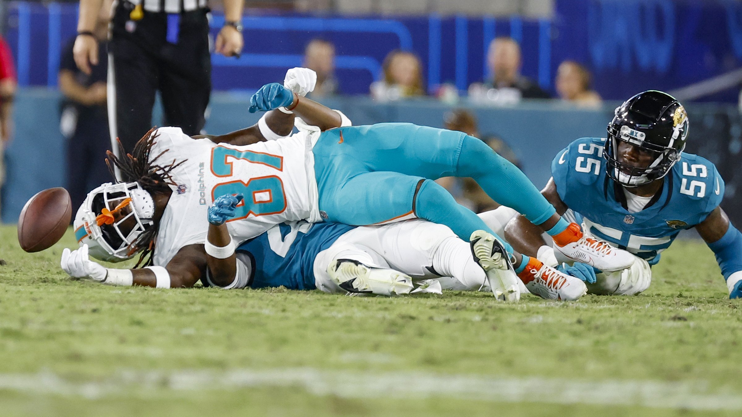 Dolphins WR Daewood Davis released from hospital after being carted off  with injury vs. Jaguars - ABC News