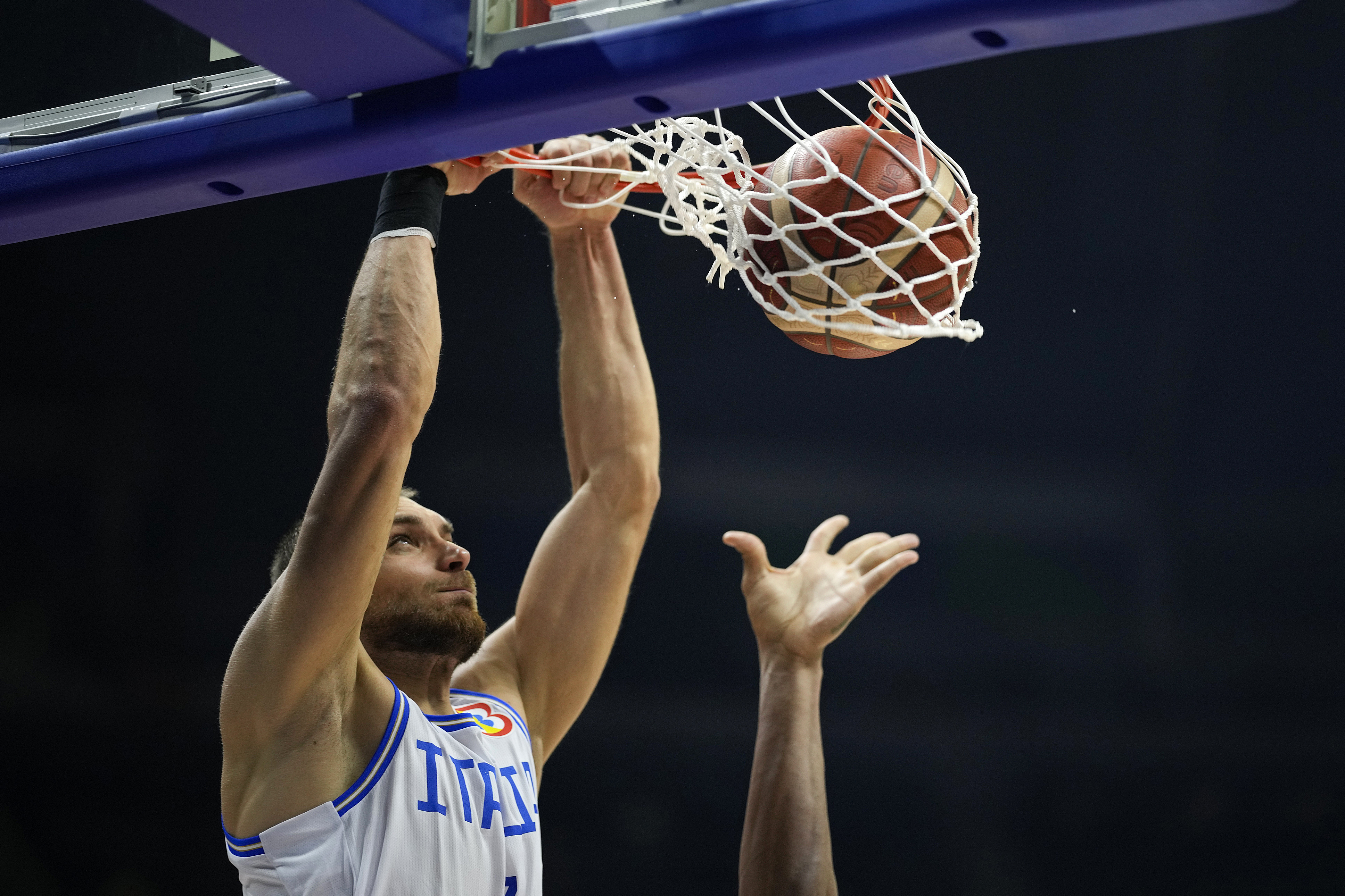 Italy guard Stefano Tonut (7) dunks the ball during their Basketball World Cup second round match against Italy at the Araneta Coliseum, Manila, Philippines on Sunday Sept. 3, 2023.