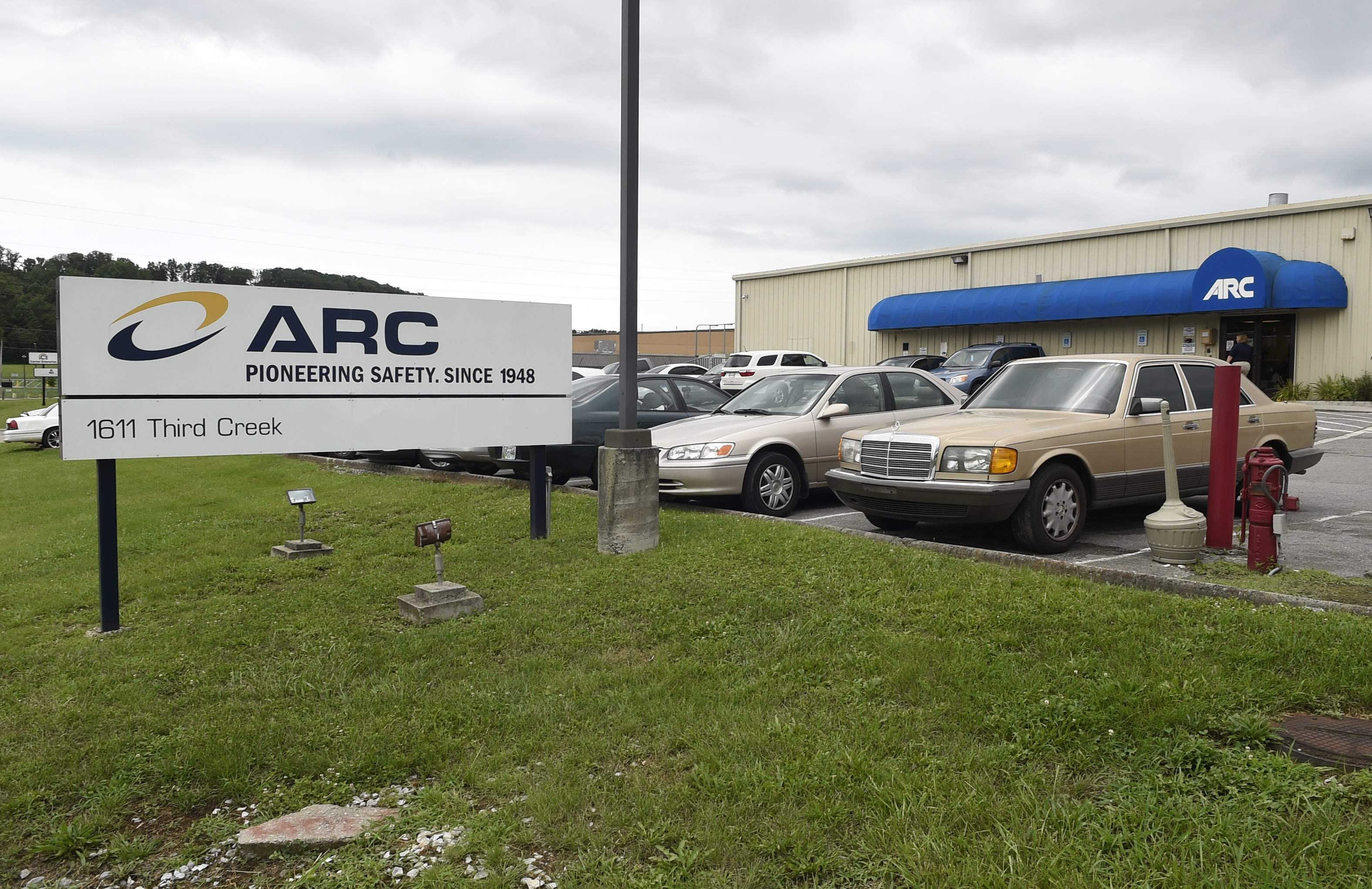 The U.S. government is taking a big step toward forcing a defiant Tennessee company, ARC, to recall 52 million air bag inflators that could explode, hurl shrapnel and injure people. 