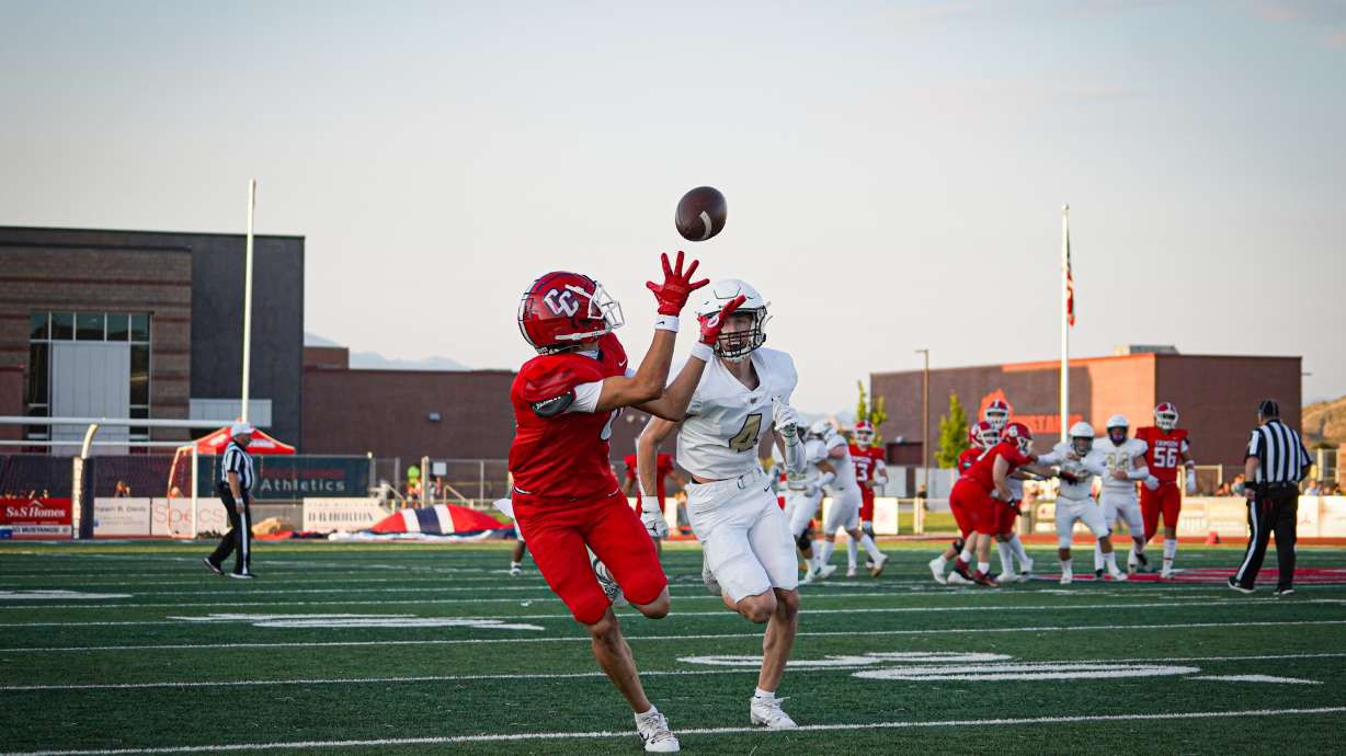 Jordan Eaton catches the first TD of the game
