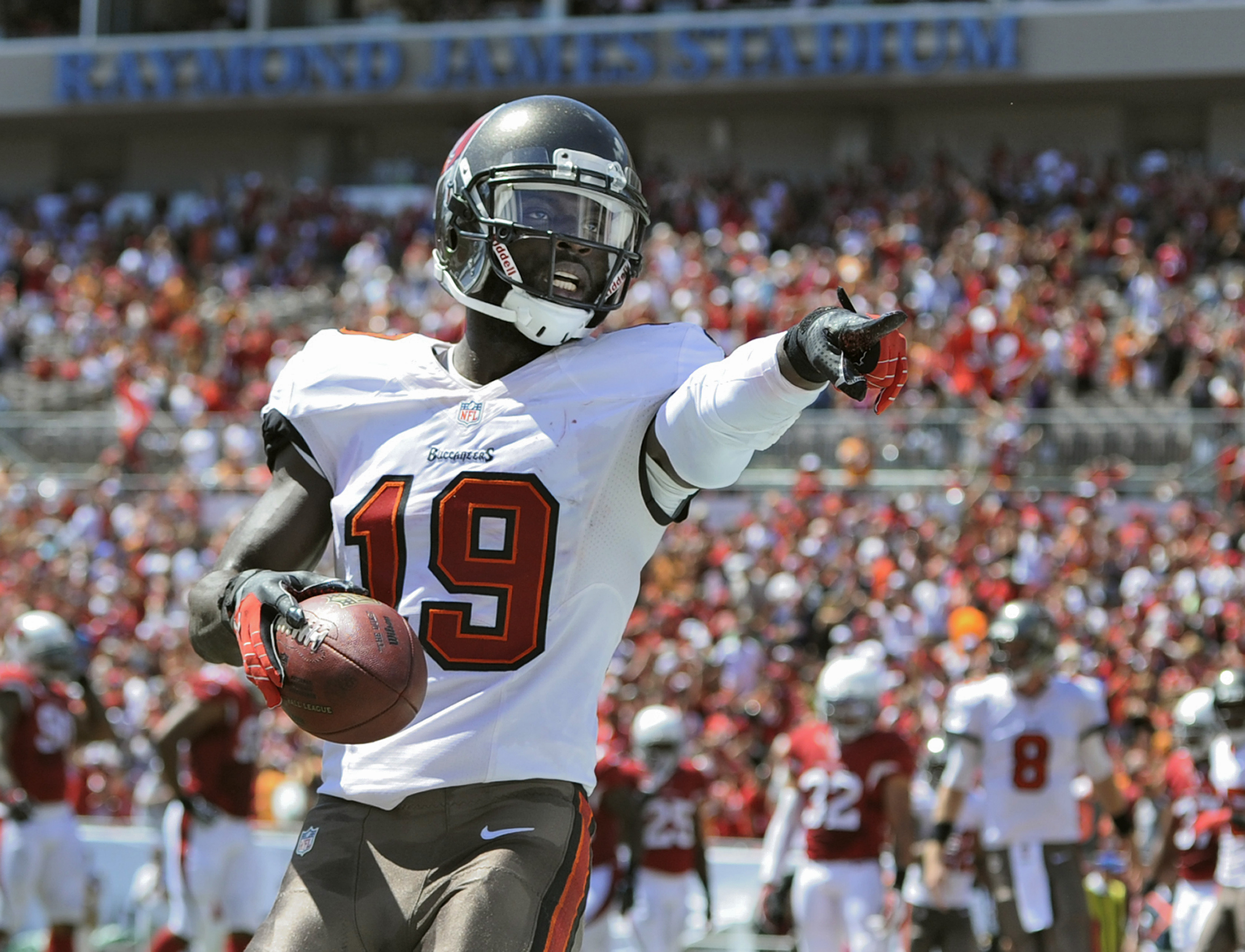 FILE- -Tampa Bay Buccaneers wide receiver Mike Williams (19) celebrates after catching a touchdown pass from quarterback Mike Glennon during the first quarter of an NFL football game against the Arizona Cardinals Sunday, Sept. 29, 2013, in Tampa, Fla. Former NFL receiver Mike Williams, who was injured in a construction accident two weeks ago and later put on a ventilator, died Tuesday, Sept. 12, 2023, his agent said. He was 36. Williams, who played for the Buccaneers and Buffalo Bills from 2010-14, died at St. Joseph’s Hospital in Tampa, agent Hadley Engelhard said.