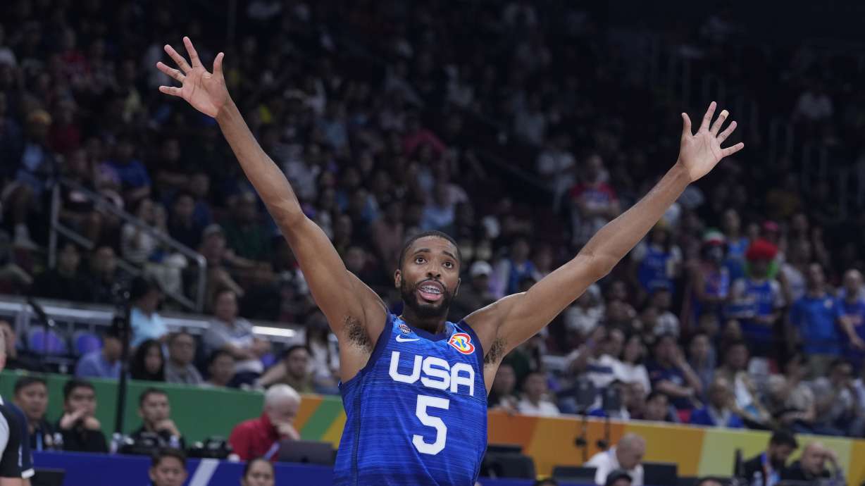 CORRECTS DATE TO TUESDAY, SEPT. 5, 2023 U.S. forward Mikal Bridges (5) gestures during the Basketball World Cup quarterfinal game between Italy and U.S. at the Mall of Asia Arena in Manila, Philippines, Tuesday, Sept. 5, 2023.