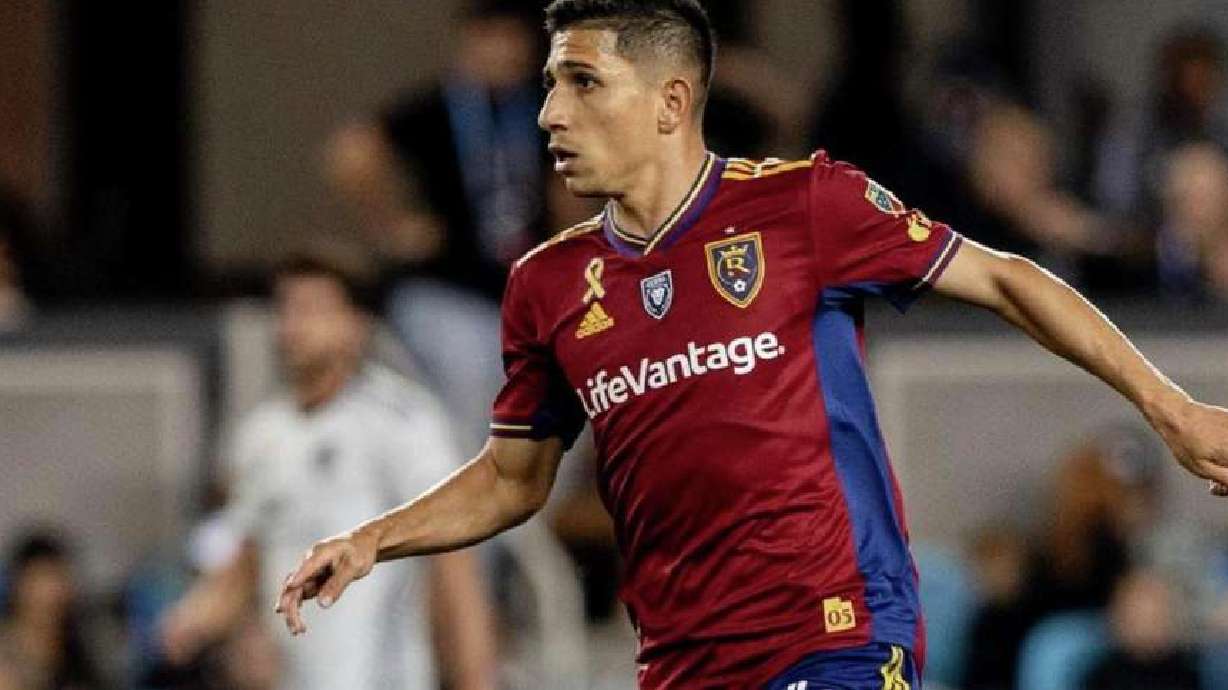 Jefferson Savarino looks to pass the ball against San Jose.