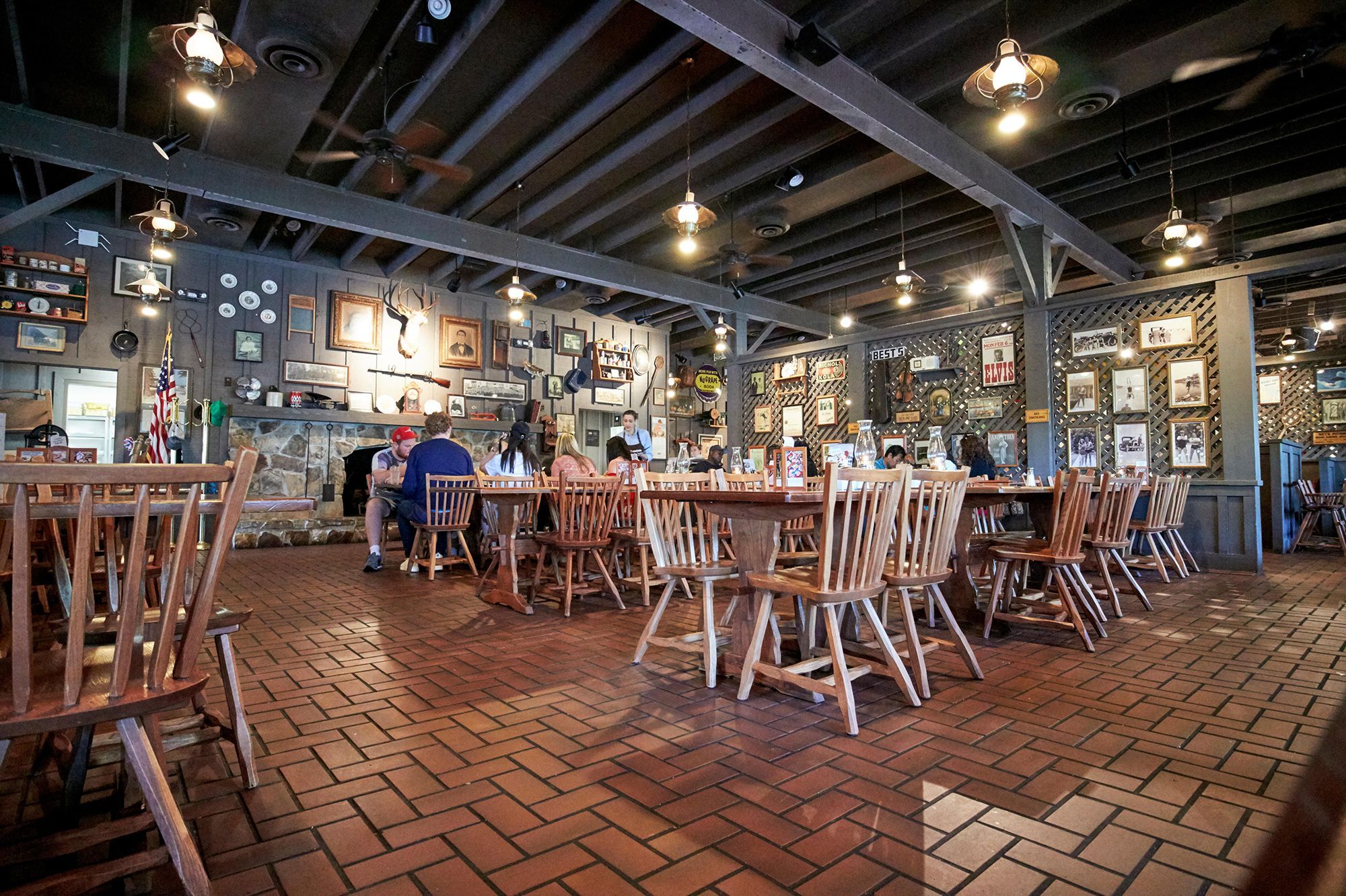 Even the unlimited breadsticks at Olive Garden and wooden rocking chairs at Cracker Barrel can't seem to lure back older customers.