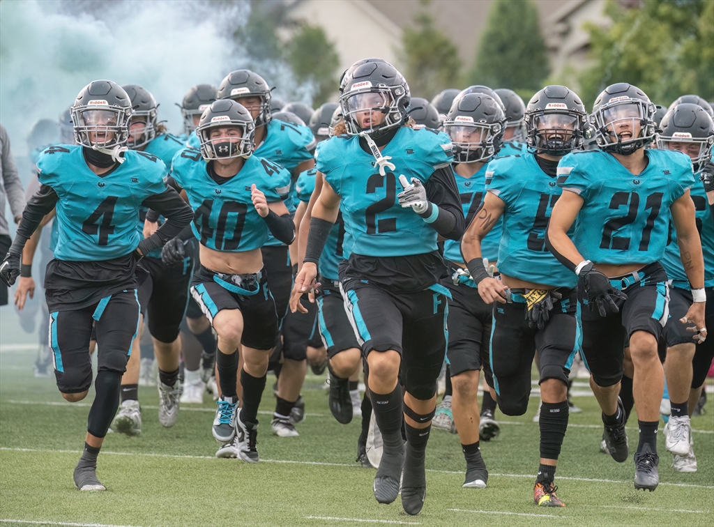 Offensive overdrive: Farmington downs Layton 43-21 to earn first win of season