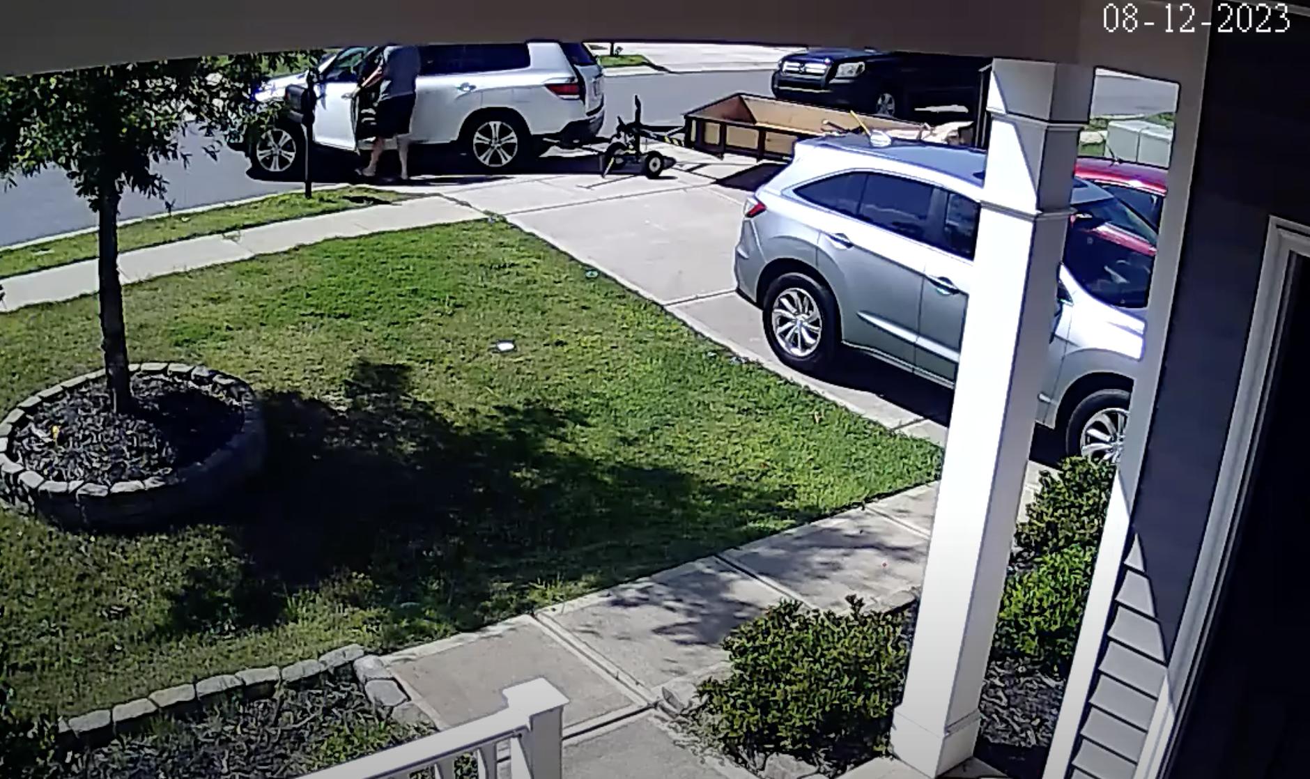 We've all been in situations when things looked bad, and then they really got bad. Would you chase the runaway trailer or try to catch up with your car?