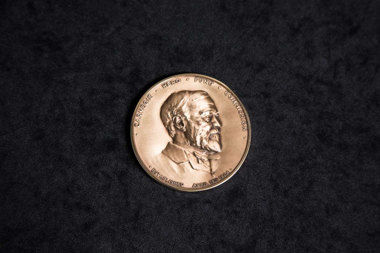 The front of the 2012-present Carnegie Medal.