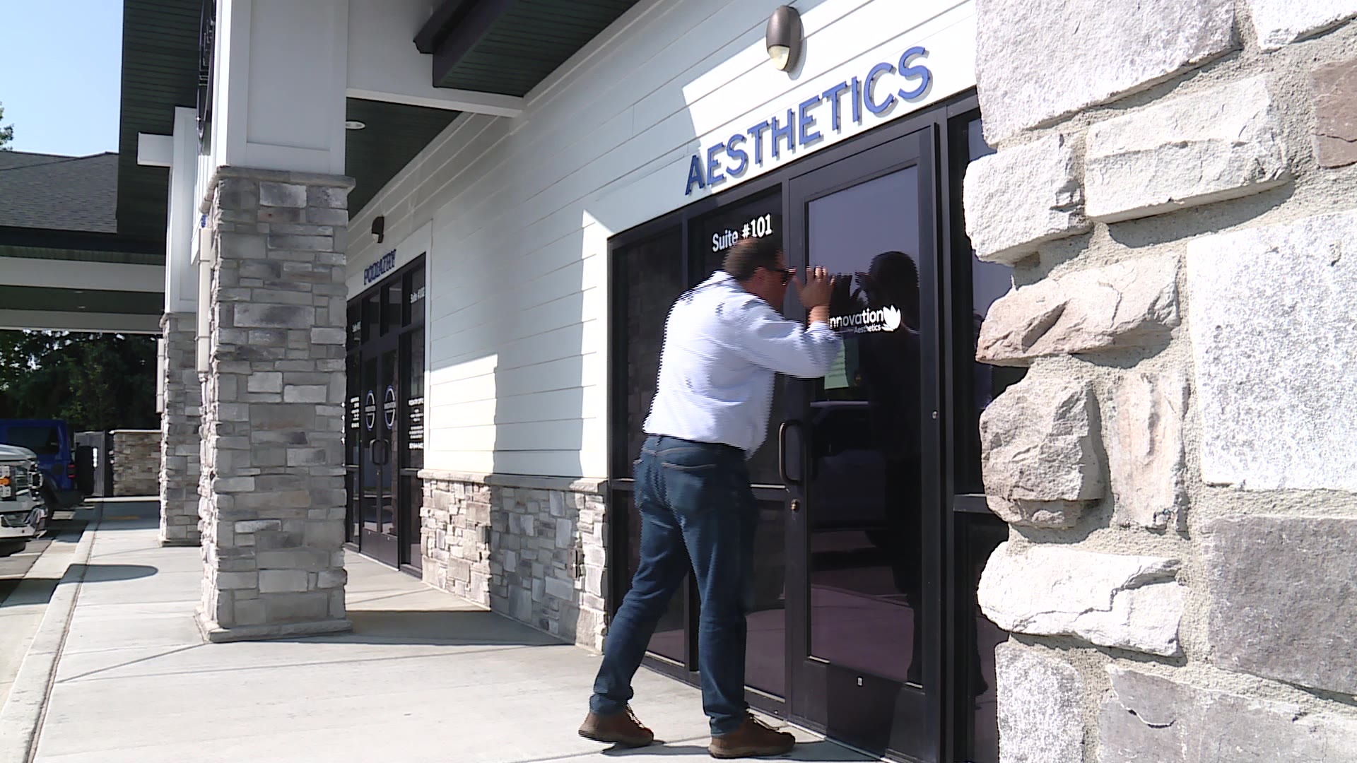 KSL's Matt Gephardt visits the Innovation Aesthetics clinic in Layton and finds the doors locked and a sign on the door apologizing for the inconvenience of not taking on new patients. Jeanie Ortiz says the clinic withdrew $139 from her bank account every month until the place abruptly shut down.