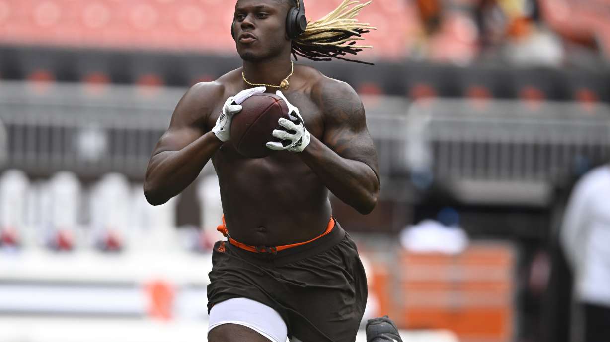 Cleveland Browns tight end David Njoku warms up before an NFL football game against the Tennessee Titans, Sunday, Sept. 24, 2023, in Cleveland.