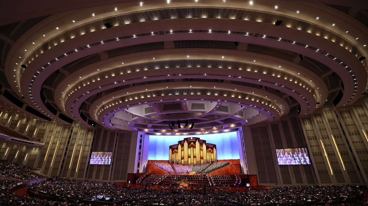 The Tabernacle Choir at Temple Square announced Friday that Michael Maliakel and Lesley Nicol will be guest artists for its upcoming Christmas concert.