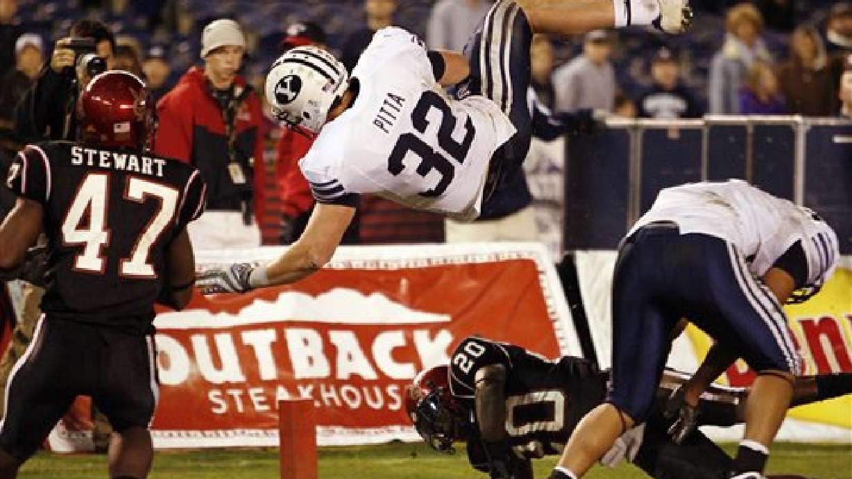 Freshman Harvey Unga scores 4 TDs to lead No. 21 BYU to 48-27 win over San Diego St.