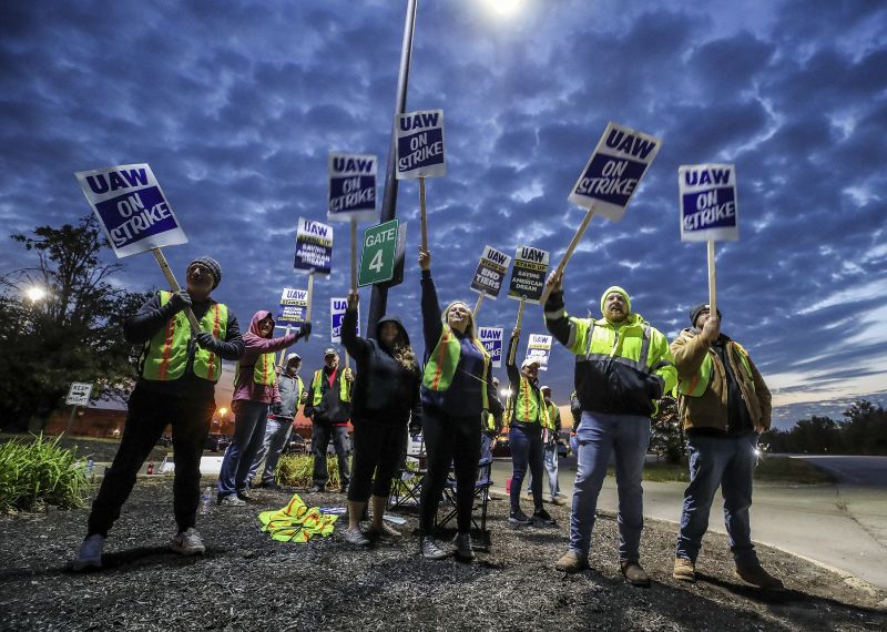 United Auto Workers Local 862 members strike outside of Ford's Kentucky Truck Plant in Louisville, Ky., on Thursday. The United Auto Workers union significantly escalated its walkout against Detroit's Three automakers, shutting down Ford's largest factory and threatening Jeep maker Stellantis.