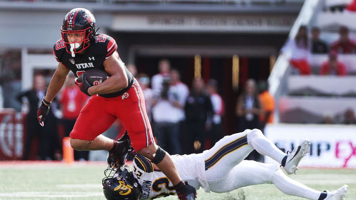 Utah Utes safety Sione Vaki (28) runs the wildcat against California Golden Bears defensive back Matthew Littlejohn (22) in Salt Lake City on Saturday, Oct. 14, 2023.