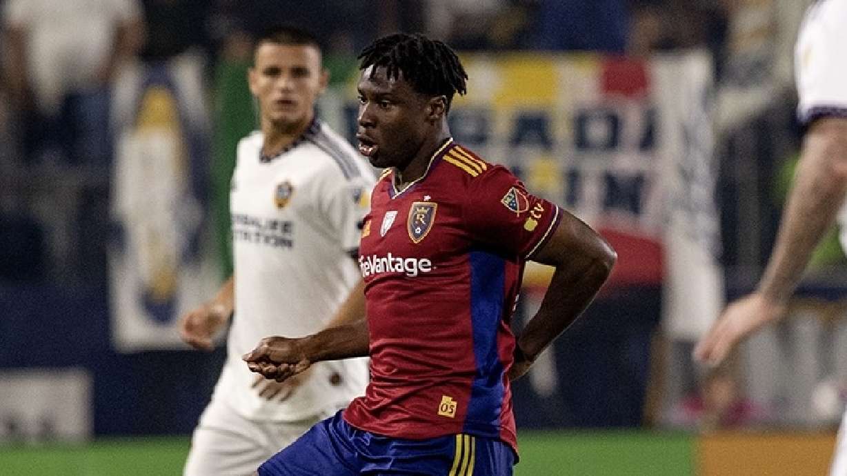 Emeka Eneli passes the ball against the LA Galaxy.