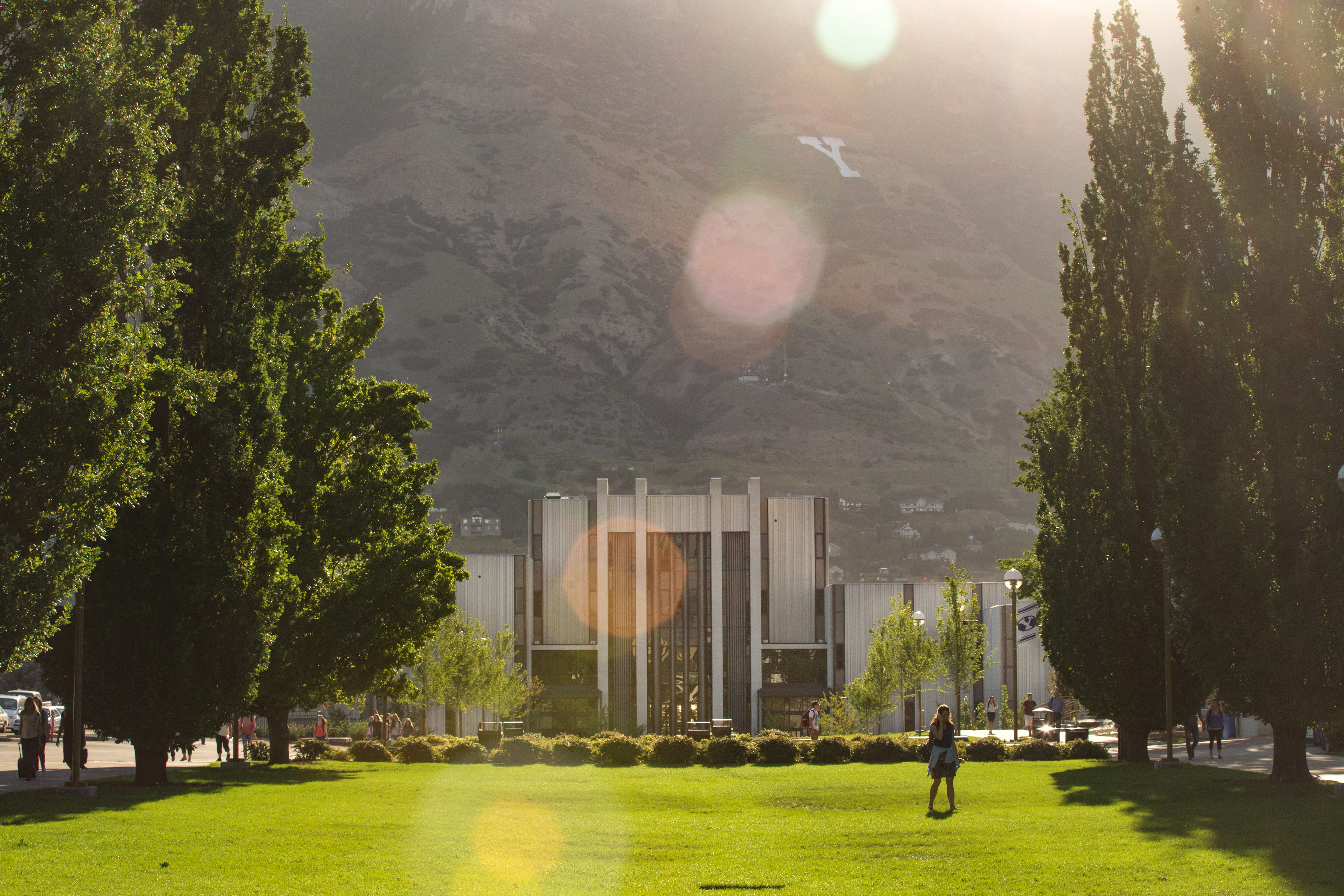Compared to other top law schools, BYU started late. Some thought it was a bad idea. Here's how Latter-day Saint leaders, President Dallin H. Oaks and Rex Lee got it off the ground.