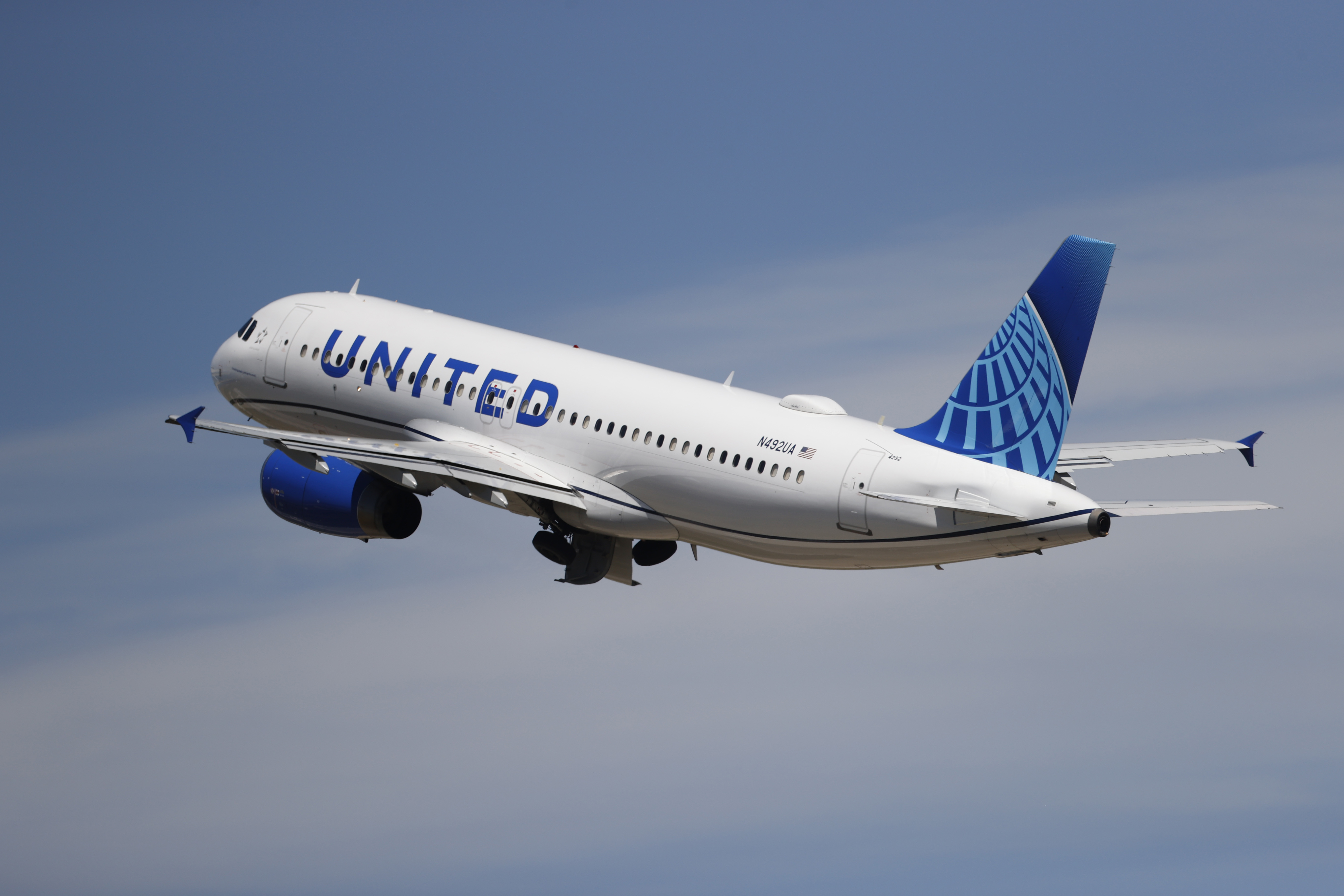 United Airlines says that it will start boarding passengers in economy class with window seats first starting next week, a move that will speed up boarding times for flights. 